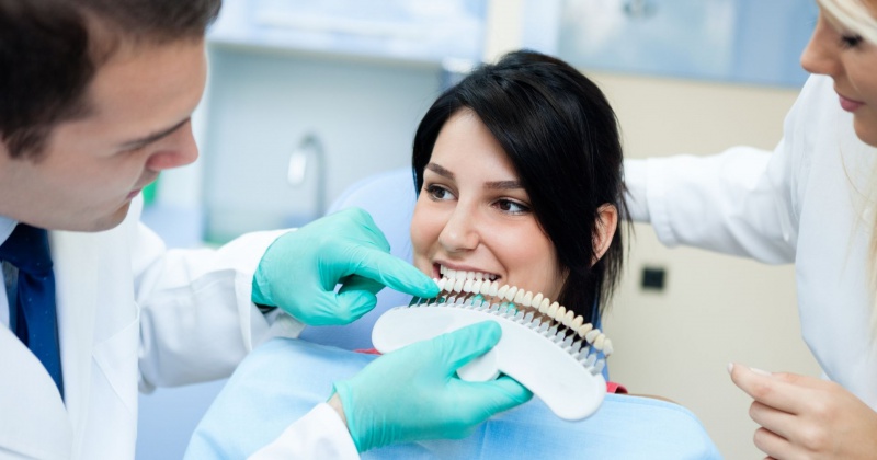 How to Choose Between Emax Veneers and Zirconium Crowns?